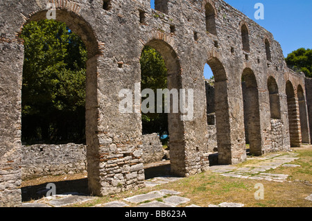 La grande basilique à l'ancienne ville romaine de Butrint Site du patrimoine mondial de l'intérieur d'un parc national dans la République d'Albanie Banque D'Images