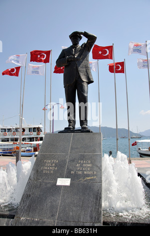 Statue d'Atatürk Ataturk, Meyd, le port de Marmaris, Marmaris, Péninsule de Datça, Mulga Province, Turkey Banque D'Images