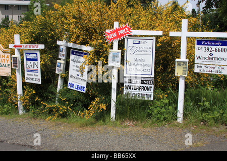 La récession économique actuelle a eu un impact sur le front de mer haut de gamme du marché immobilier, avec des signes de vente pour leur apparition dans les plus. Banque D'Images