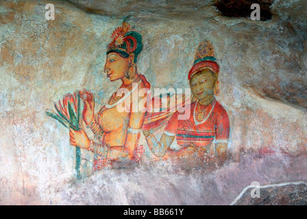 Sigiriya - Sri Lanka, des fresques sur l'Ouest, montrant Apsaras portant des fleurs. 5ème. 100. A.D. Banque D'Images