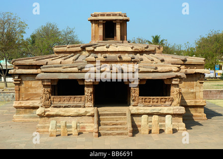 Aihole - Karnataka - Lad Khan temple. Général - Vue de l'Est. Banque D'Images