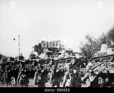 Géographie / voyages, Chine, politique, deuxième guerre sino-japonaise 1937 - 1945, troupes japonaises avançant, vers 1939, XXe siècle, historique, historique, char, train, marching colonne, soldats, peuple, militaire, années 1930, Banque D'Images