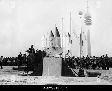 Géographie/voyages, Allemagne, Munich, Olympiapark, construction 1968 - 1972, Stade olympique, début de travail, spech du ministre fédéral des Finances Franz Josef Strauß, 14.7.1969, Jeux Olympiques, Oberwiesenfeld, Bavière, Europe, XXe siècle, historique, population, années 1960, Banque D'Images