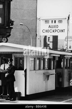 Géographie / voyages, Allemagne, Berlin, mur, Checkpoint Charlie, poste frontière pour Allied Personal, Friedrichstrasse, police militaire britannique, 1970, Banque D'Images