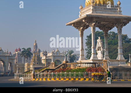 City Palace et Chamaraja Circle Mysore Karnataka Inde Banque D'Images