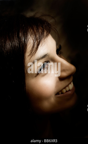 La jeune fille souriante Banque D'Images