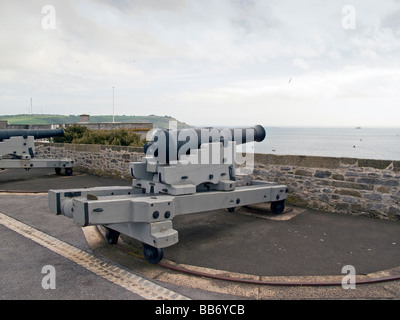 Un canon face à la mer à la Citadelle Royale, Plymouth Banque D'Images