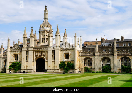 Kings College Gatehouse vu de l'intérieur première cour, Kings College de Cambridge en Angleterre Uk Banque D'Images