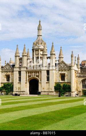 Kings College Gatehouse vu de l'intérieur première cour, Kings College de Cambridge en Angleterre Uk Banque D'Images