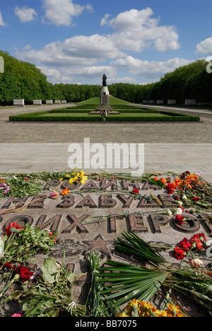Allemagne Berlin Monument commémoratif de guerre soviétique en parc de Treptow Banque D'Images