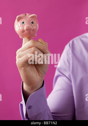 Young man holding a piggy bank Banque D'Images