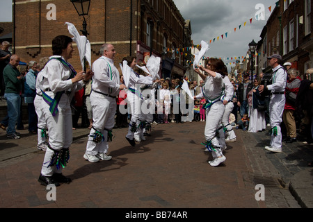 Morris artiste de rue, artiste danseuse costume rochester sweeps festival angleterre kent Banque D'Images