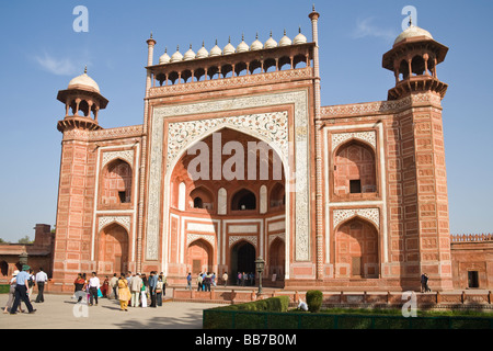 Le Royal ou grand portail, l'entrée au Taj Mahal, Agra, Uttar Pradesh, Inde Banque D'Images