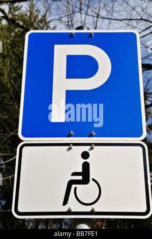 Signe de stationnement pour les personnes en fauteuil roulant, l'Allemagne, de l'Europe Banque D'Images