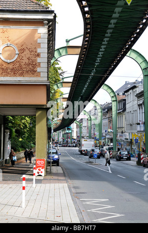 Wuppertal Schwebebahn, monorail suspendu, Wuppertal, Rhénanie du Nord-Westphalie, Allemagne Banque D'Images