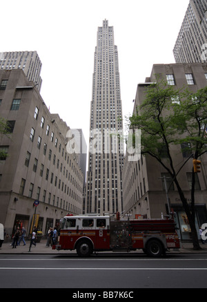 Les camions incendie à l'extérieur d'un petit incident au centre de Manhattan, Rockefella Banque D'Images