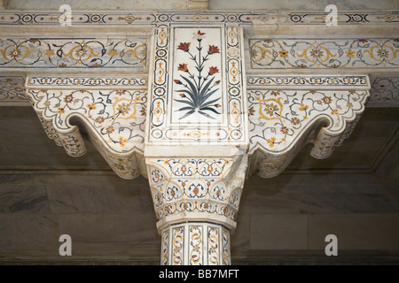 Marqueterie de marbre arch dans Musamman Burj, fort d'Agra, également connu sous le Fort Rouge, Agra, Uttar Pradesh, Inde Banque D'Images