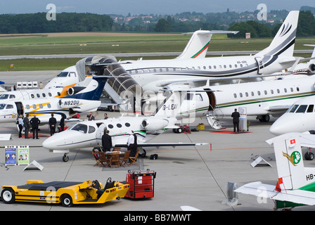 Des jets d'affaires exécutif sur l'affichage à l'EBACE Salon d'aéronefs à l'aéroport de Genève Suisse Geneve Suisse Banque D'Images