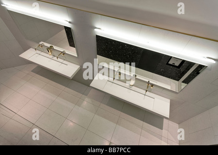 Rénovation mesdames toilettes au Victoria and Albert Museum l'intégration d'une installation d'art géométrique Banque D'Images