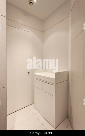 Rénovation mesdames toilettes au Victoria and Albert Museum l'intégration d'une installation d'art géométrique Banque D'Images