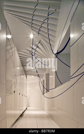 Rénovation mesdames toilettes au Victoria and Albert Museum l'intégration d'une installation d'art géométrique Banque D'Images