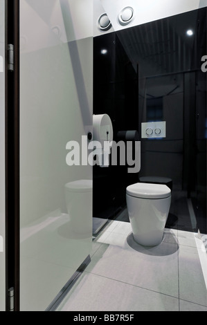 Rénovation mesdames toilettes au Victoria and Albert Museum l'intégration d'une installation d'art géométrique Banque D'Images