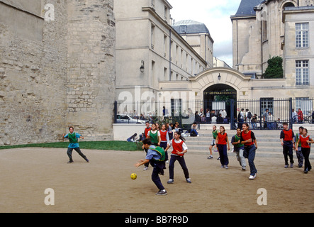 Les étudiants français, jouer au baseball, Lycée Charlemagne, quartier du Marais, Paris, France Banque D'Images