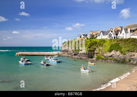 Port Isaac est l'un des plus populaires de Cornwall, destinations de vacances Angleterre, Royaume-Uni. Banque D'Images