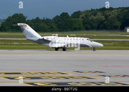 Cessna 525B Citation CJ3 Jet Jet d'affaires G-TSJF le roulage à l'aéroport de Genève Suisse Geneve Suisse Banque D'Images