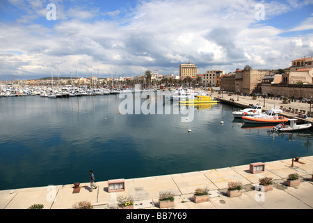 Alghero Sardaigne Italie vie italienne euro port méditerranéen de l'île harbour ville sarde de voyage Europe européenne Banque D'Images