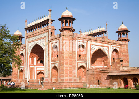 Le Royal ou grand portail, l'entrée au Taj Mahal, Agra, Uttar Pradesh, Inde Banque D'Images