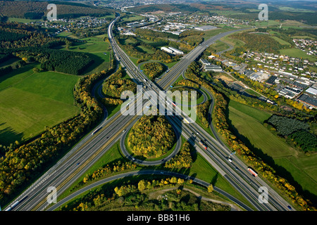 Photo aérienne, autoroute sortie Olpe Sued, Wenden, Hesse, Rhénanie du Nord-Westphalie, Rhénanie-Palatinat, Allemagne, Europe Banque D'Images