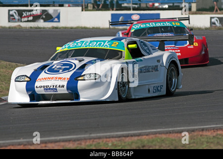 Un monde de saisir un coin de la piste de course de Killarney, près de Cape Town, Afrique du Sud Banque D'Images