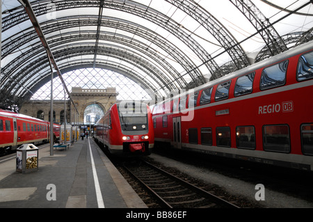 Vue partielle de la gare centrale, Dresde, Saxe, Allemagne, Europe Banque D'Images