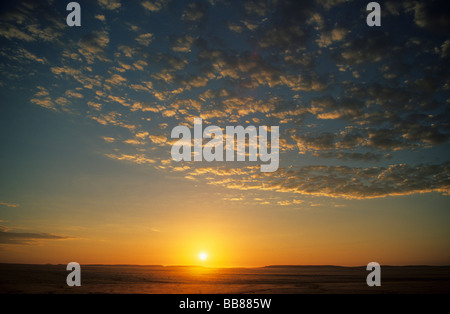 Le coucher du soleil, Kaokoveld, Namibie, Afrique Banque D'Images