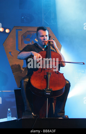 Loetjoenen Paavo du groupe finlandais Apocalyptica, live au Blue Balls Festival de Lucerne Salle du KKL de Lucerne, Banque D'Images