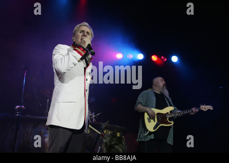 Klaus Eberhartinger, chanteur et leader de la musique pop autrichien Erste Allgemeine Verunsicherung 'bande', vivent dans la Lucerne Banque D'Images