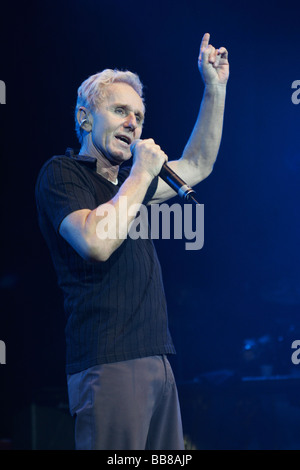 Klaus Eberhartinger, chanteur et leader de la musique pop autrichien Erste Allgemeine Verunsicherung 'bande', vivent dans la Lucerne Banque D'Images