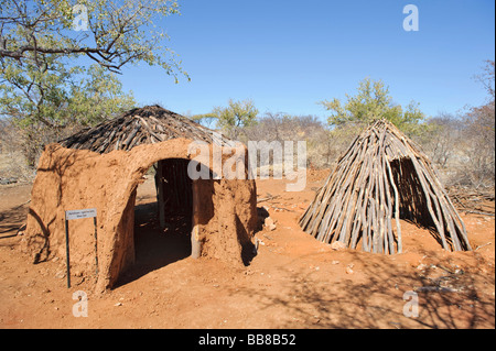 Huttes du peuple Herero dans un musée en plein air, village culturel, Tsumeb, Namibie, Afrique Banque D'Images
