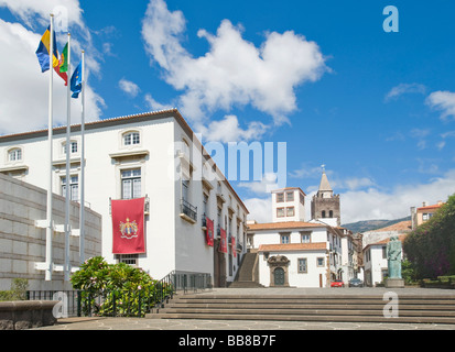 Assembleia régional, régional Assemblée Générale en face de l'Église Sé, Funchal, Madeira, Portugal Banque D'Images