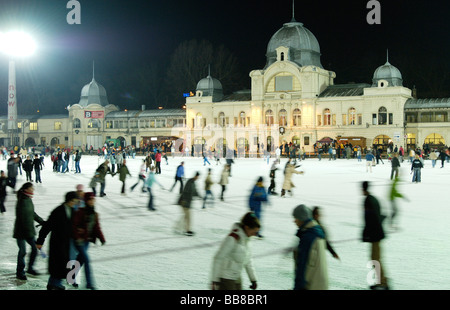 Patin à glace à Budapest, Hongrie, Europe de l'Est Banque D'Images