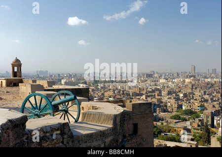 Mur et canon de la Citadelle, vue sur Le Caire, Egypte, Afrique du Sud Banque D'Images