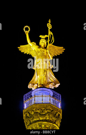 Viktoria Engel, l'ange sur la colonne Siegessaeule pendant le Festival des lumières à Berlin, Allemagne Banque D'Images