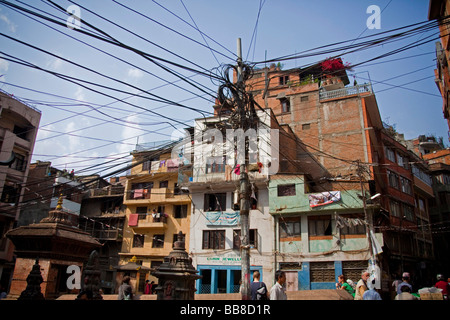 Les fils électriques et téléphoniques sur telegraph poster à Katmandou, Népal Katmandou Banque D'Images