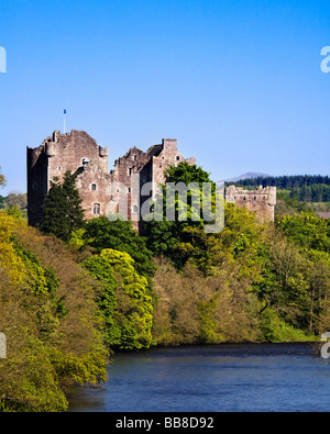 Château de Doune et la rivière Teith, Doune, Stirlingshire, Scotland. Banque D'Images