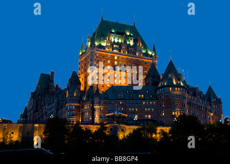 Le Château Frontenac, au crépuscule, la ville de Québec, Québec Banque D'Images