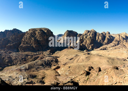 Panorama du haut lieu à Petra Jordanie Voir le temple de Qasr Al Bint Nabatéens capitale Al Khazneh faite en creusant le Banque D'Images