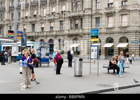 La place Paradeplatz à Zurich, Suisse, Europe Banque D'Images