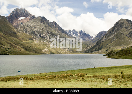 Queracocha lake, Ancash, Pérou. 3980 mètres au-dessus du niveau de la mer. Banque D'Images