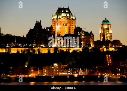 Le Château Frontenac, au crépuscule, la ville de Québec, Québec Banque D'Images